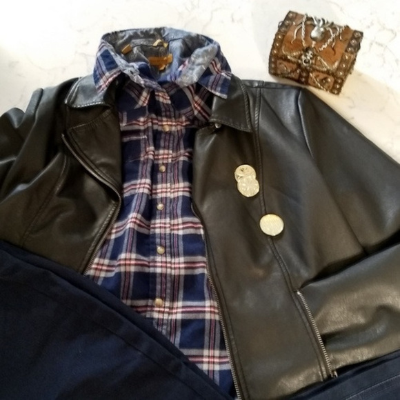 Jachs Girlfriend Tops - Jachs Girlfriend Bea XXL Flannel Snap Up Ladies